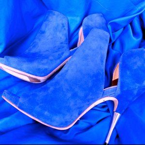 RACHEAL ZOES BLUE HEELS/BOOTIES